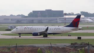 EMBRAER 175 Operating as SkyWest Flt 3707 Departing St Louis Lambert Intl - STL