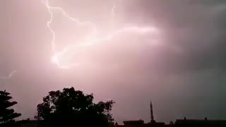 Beautifully Captured Lightning Strike Streaks Across the Sky