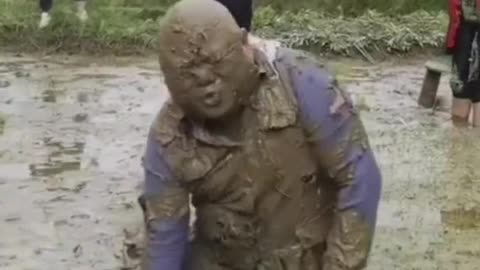 Head dig in the mud