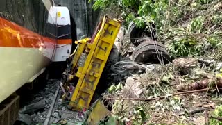 Taiwan train derails killing dozens