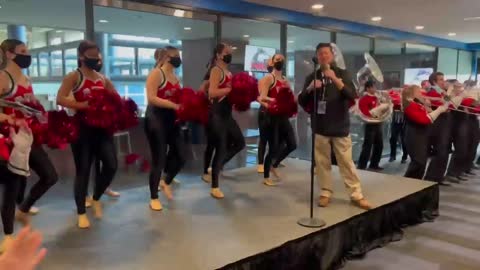 NIU president and band director lead maskless cheers at alumni event