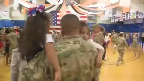 Adorable kid welcomes his soldier dad from war