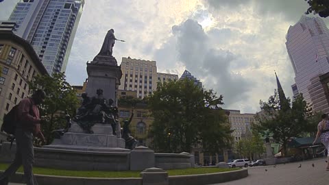 a monument in montreal