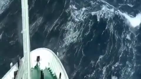 Terrifying ocean, The waves that almost made a shipwreck