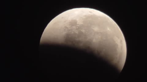 Total lunar eclipse 28 July 2018 - Panasonic HC-V180 zoom test