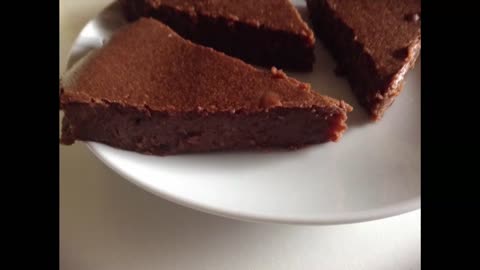 QUICK AND EASY EGGLESS CHOCOLATE CAKE RECIPE