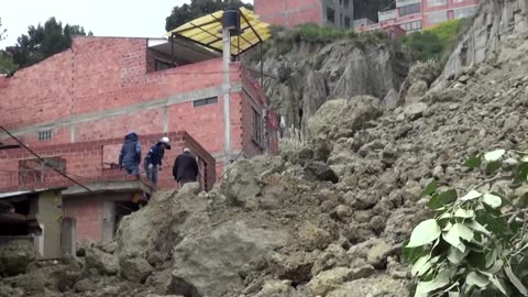 Bolivia's heavy rain prompts landslides