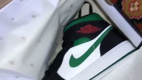 750Kicks Unboxing: Jordan 1 Mid Green Toe with @Alicexruzima Style Outfits Kicks OOTD Fit J1S Nikes