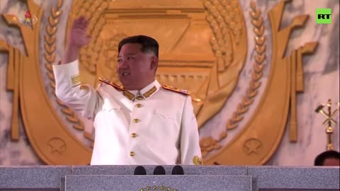 Kim promette di accelerare il programma nucleare mentre la Corea del Nord tiene una parata militare.L'evento,celebrava l'anniversario delle forze armate,è stato anche l'occasione per mostrare vari missili,tra cui ICBM e missili ipersonici.