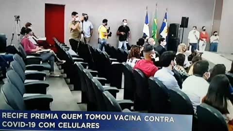 Prefeito João Campos engana a população para injetarem a "vacina" (Coligação PSB- PT)