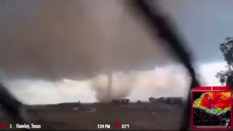 Storm Chaser Rescues Family LIVE After Tornado Strike! 🌪️🚨👨‍👩‍👧‍👦 👍