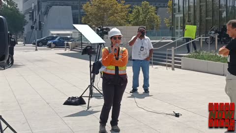 Construction Worker Speaks Against Mandatory Vaccines