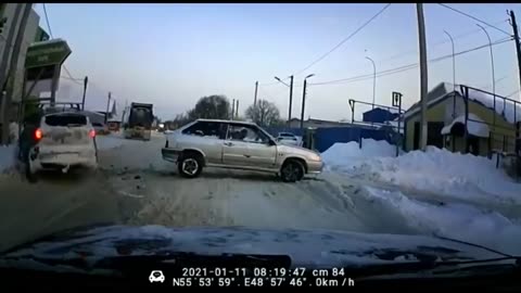 SNOW DRIVING FAILS WINTER CAR CRASH COMPILATION 2021 #1