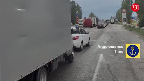 Russians flee from Mariupol and take out Ukrainian grain by trucks