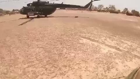 Вертолет Ми-8 в ЦАР в ходе контртеррористической операции.