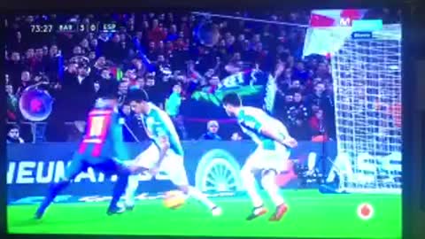 Neymar owns Epanyol players with a filthy skill