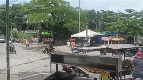 Video: Jóvenes se enfrentan a cuchillo en vía pública de Cartagena