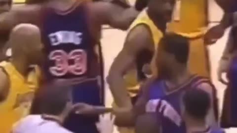 Kobe Bryant's Fight vs. New York's Chris Childs😤🐍