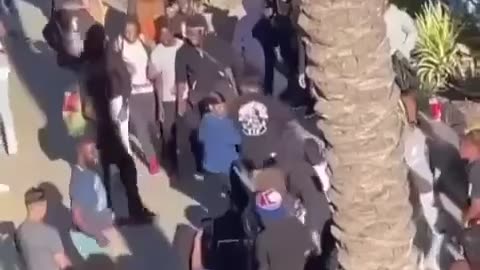 White guy gets jumped by a large group of scholars in Torrance, California