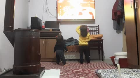 two sister dance on the baby shark song
