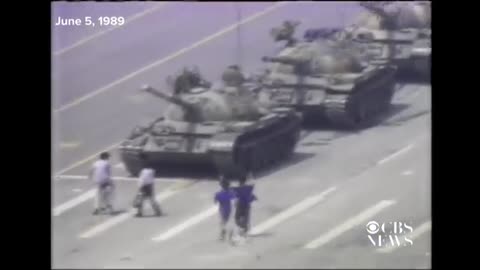 1989: Man stops Chinese tank during Tiananmen Square protests