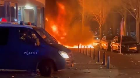 ChuckCallesto JUST IN: ⚠️ Massive rioting at the The Hague in the Netherlands. DEVELOPING..