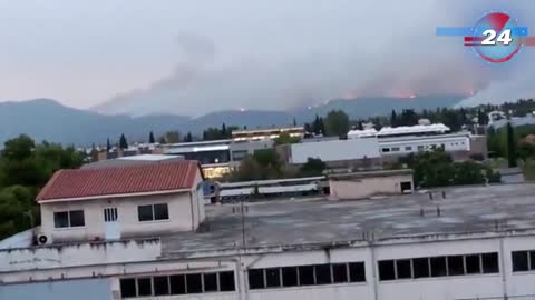 Mejoran los fuegos en Grecia, pero Eubea sigue envuelta en llamas y humo