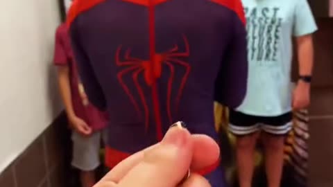 Partiu homem aranha pra sempre! Spiderman trapped in this