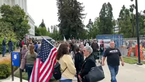 Live - Ca State Capital - Sacramento - V is for Vaccine - The Peoples Convoy