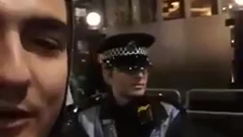 Λονδίνο: Έλληνας βρίζει αστυνομικό και εκείνος του απαντά σε άπταιστα ελληνικά