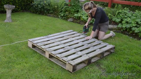 How to make a better Strawberry Pallet Planter