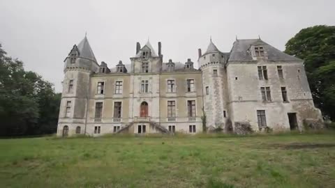 France, abandoned 17th Century Fairy tale Castle🏰 Il castello abbandonato, oggi ha nuovi proprietari