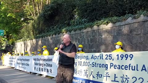 Dennis Watson speaks on Racism at the Falun Gong Rally