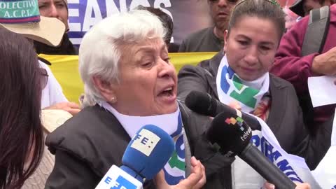 Apoyo en Ecuador al exvicepresidente Glass frente a la cárcel el día de su cumpleaños