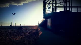 Guy parkour fail on beach