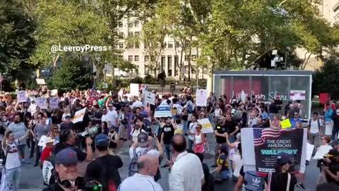 JUST IN - Anti-vaccine mandate protest by dozens of protesters at Foley Square, New York City