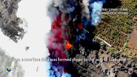 This is just an incredible sight: The power of the volcano hits the island and makes the sea boil