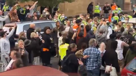 Car Rams Police in Wellington NZ