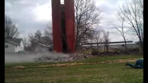 Man Escapes Collapsing Silo