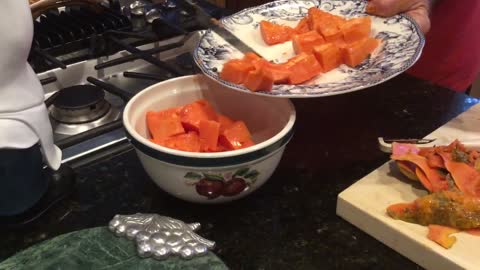 Easy way to peel papaya