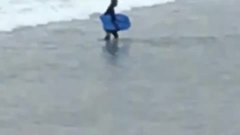 Commenting on a surfer with slippers