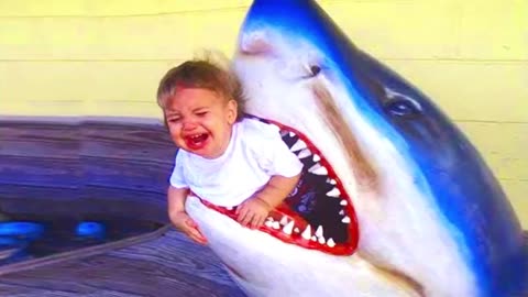 BABIES MEET FISH FOR THE FIRST TIME