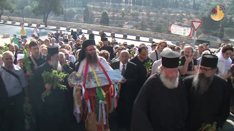 La Dormizione della Santa Vergine Maria nel calendario ortodosso Preghiera, canti e devozione,lungo le vie della città vecchia di GERUSALEMME due settimane dopo quella cattolica.la Basilica è detta Tomba della Vergine