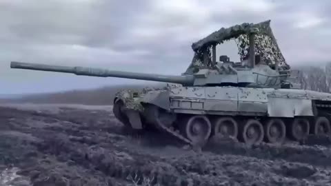 The crews of T-80 tanks destroyed exposed enemy strongholds