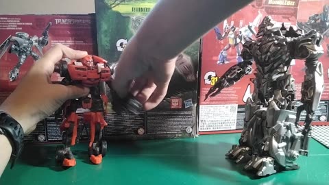 Cliffjumper gets rescued from Megatron