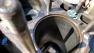 M35A2 Cylinder Liner Repair - Valve lap and liner cleanup (part 4)