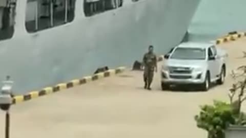 VIDEO OF PRESIDENT GOTABAYA RAJAPAKSA BOARDED A BOAT TO FLEE WITH THE MP'S FAMILY AND THE ESCAPED MINISTER