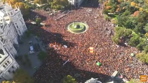 🚨 MASSIVE protest against Socialism in Madrid