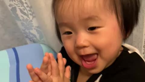 Clap clap clap first time - Hong Kong kids (11months)