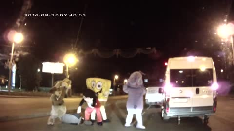 Spongebob and Mickey Mouse costume hilarious roadrage fight